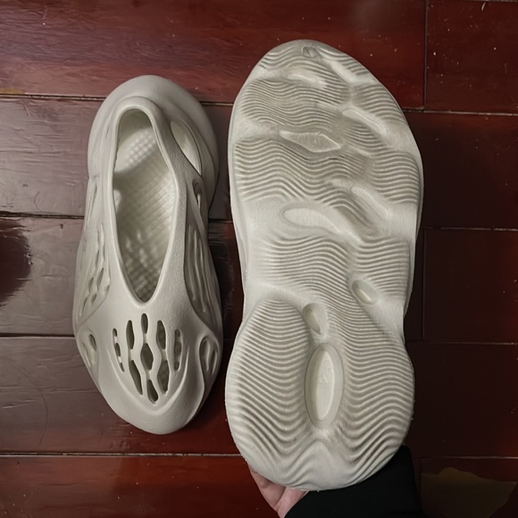 SOLD. Adidas Yeezy Foam Runner “Ararat” - Men’s Size 6 - Picture 4 of 6